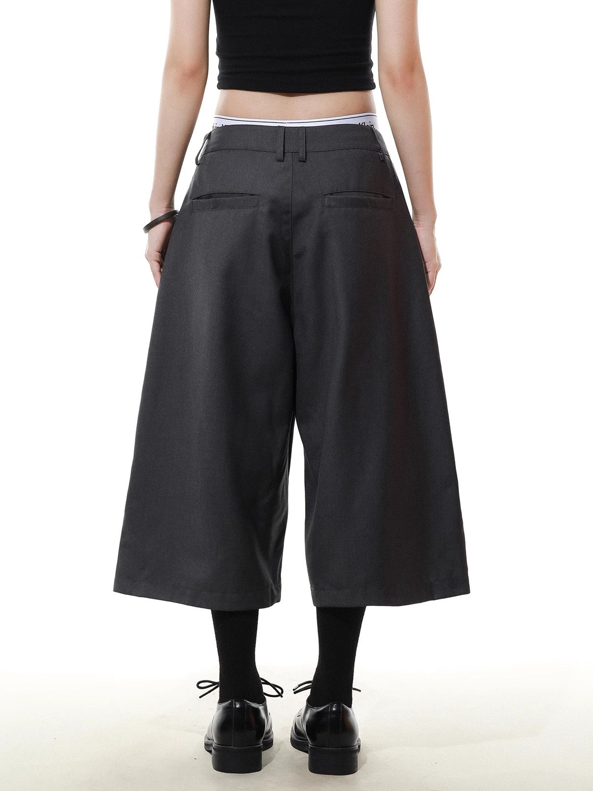 Studs Short Slacks