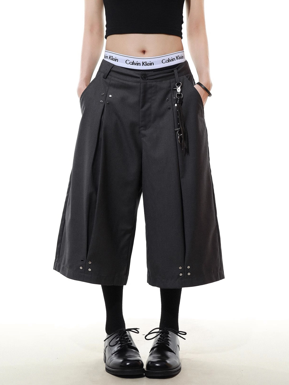 Studs Short Slacks