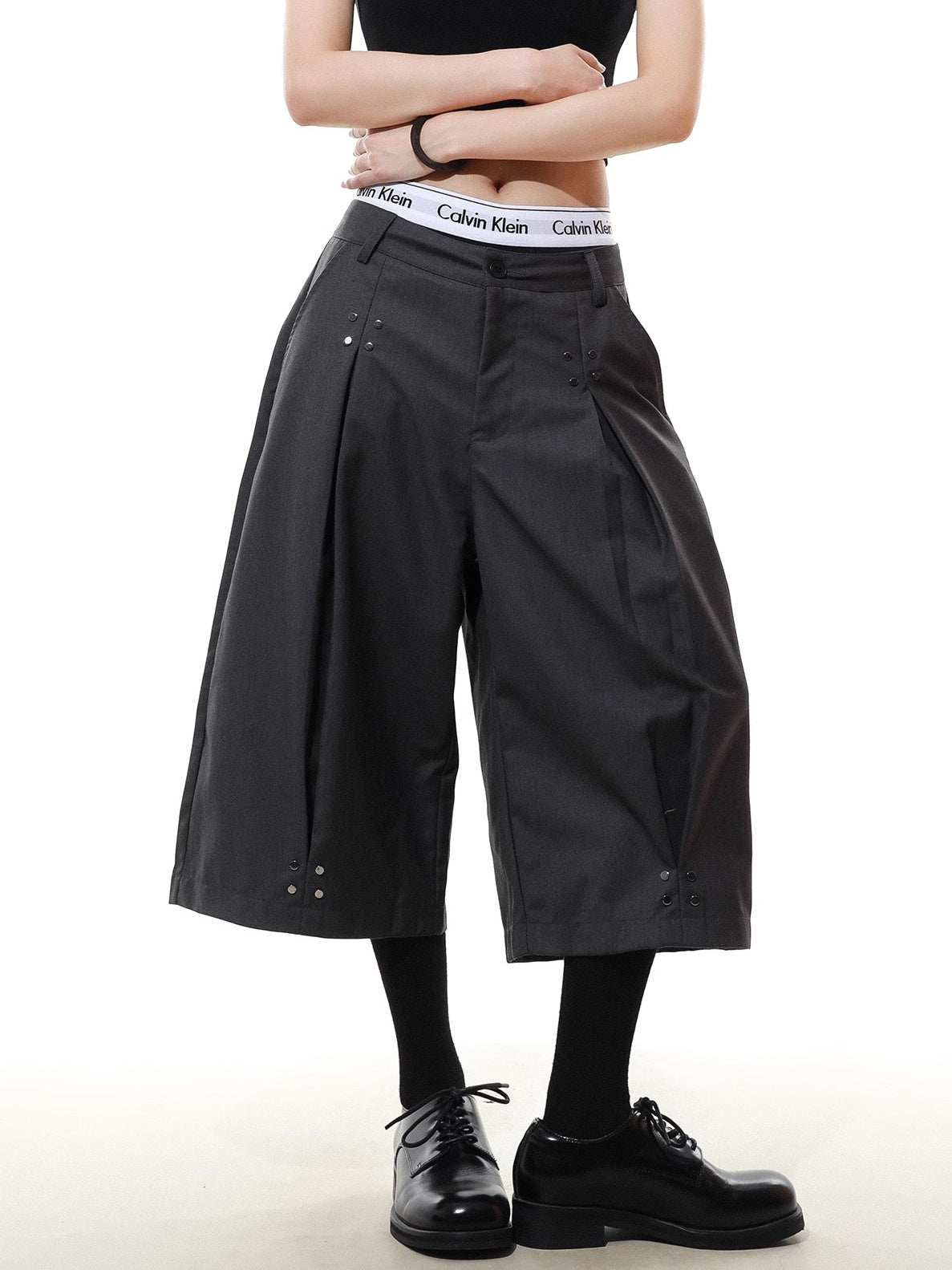 Studs Short Slacks