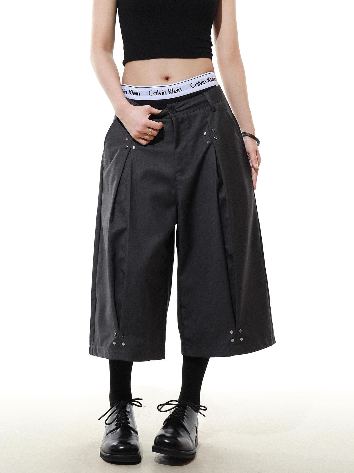 Studs Short Slacks