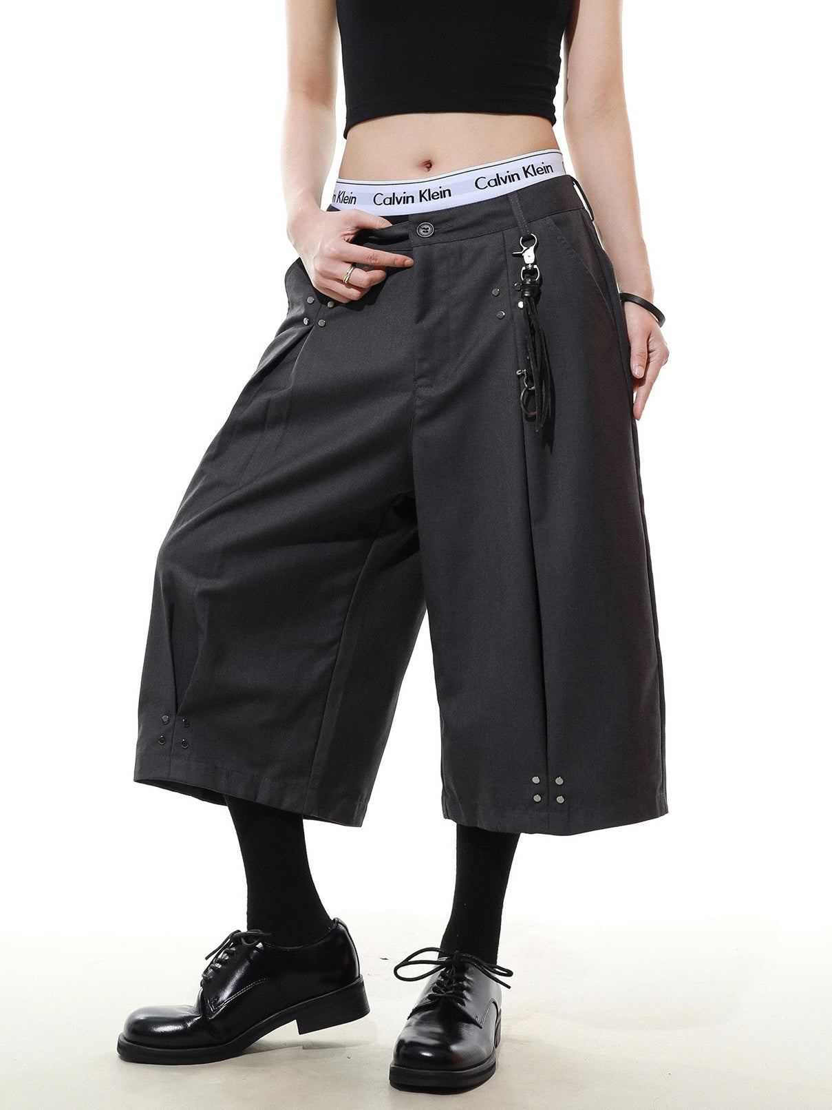 Studs Short Slacks