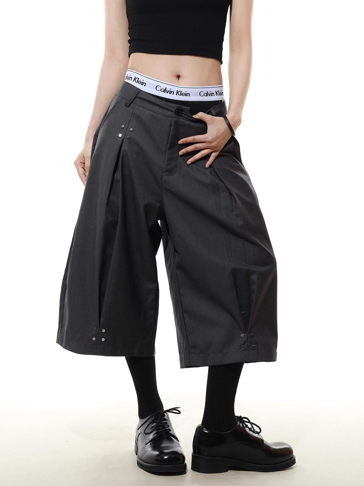 Studs Short Slacks