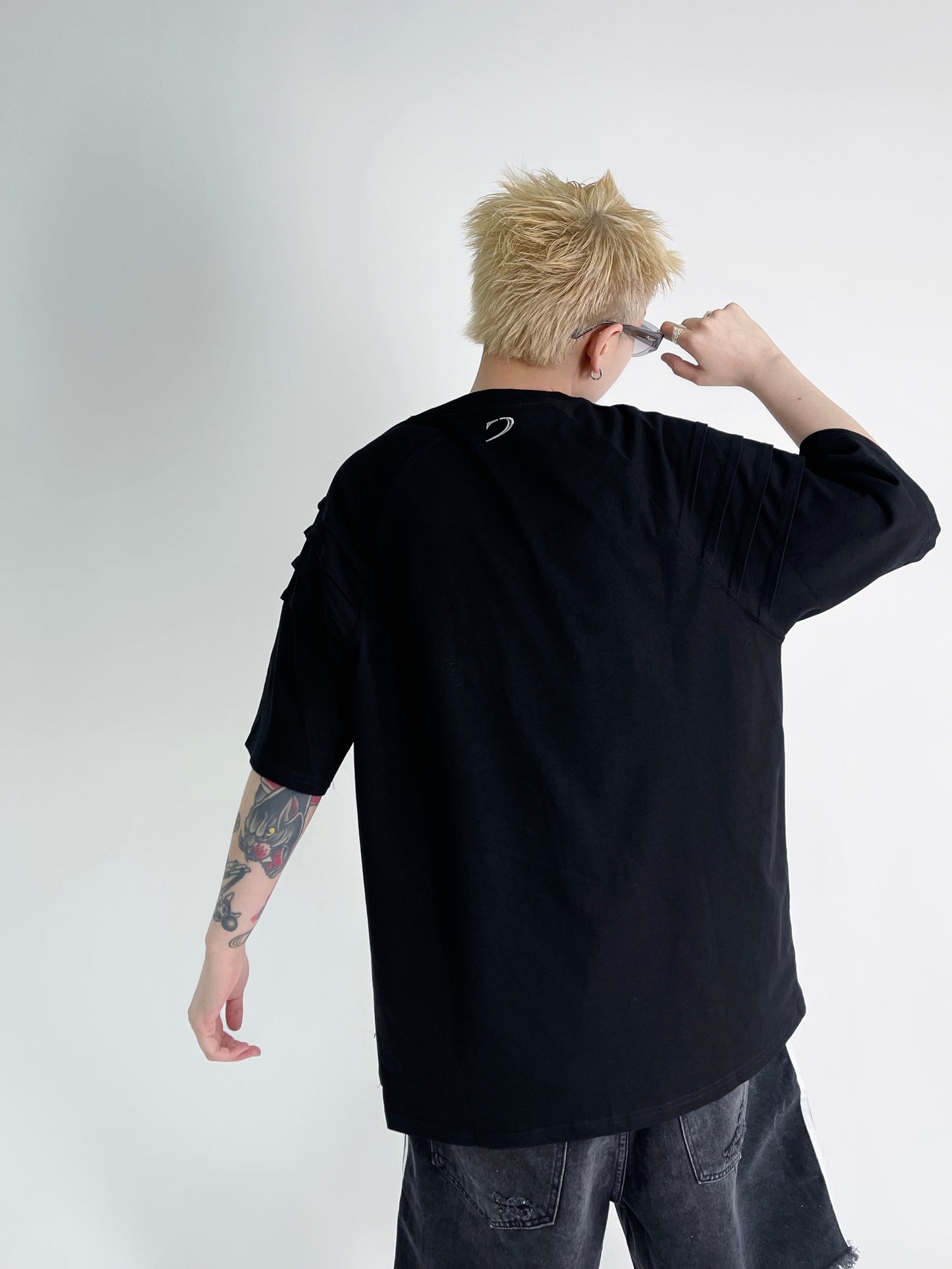 Metal Backle T-shirt (2color)