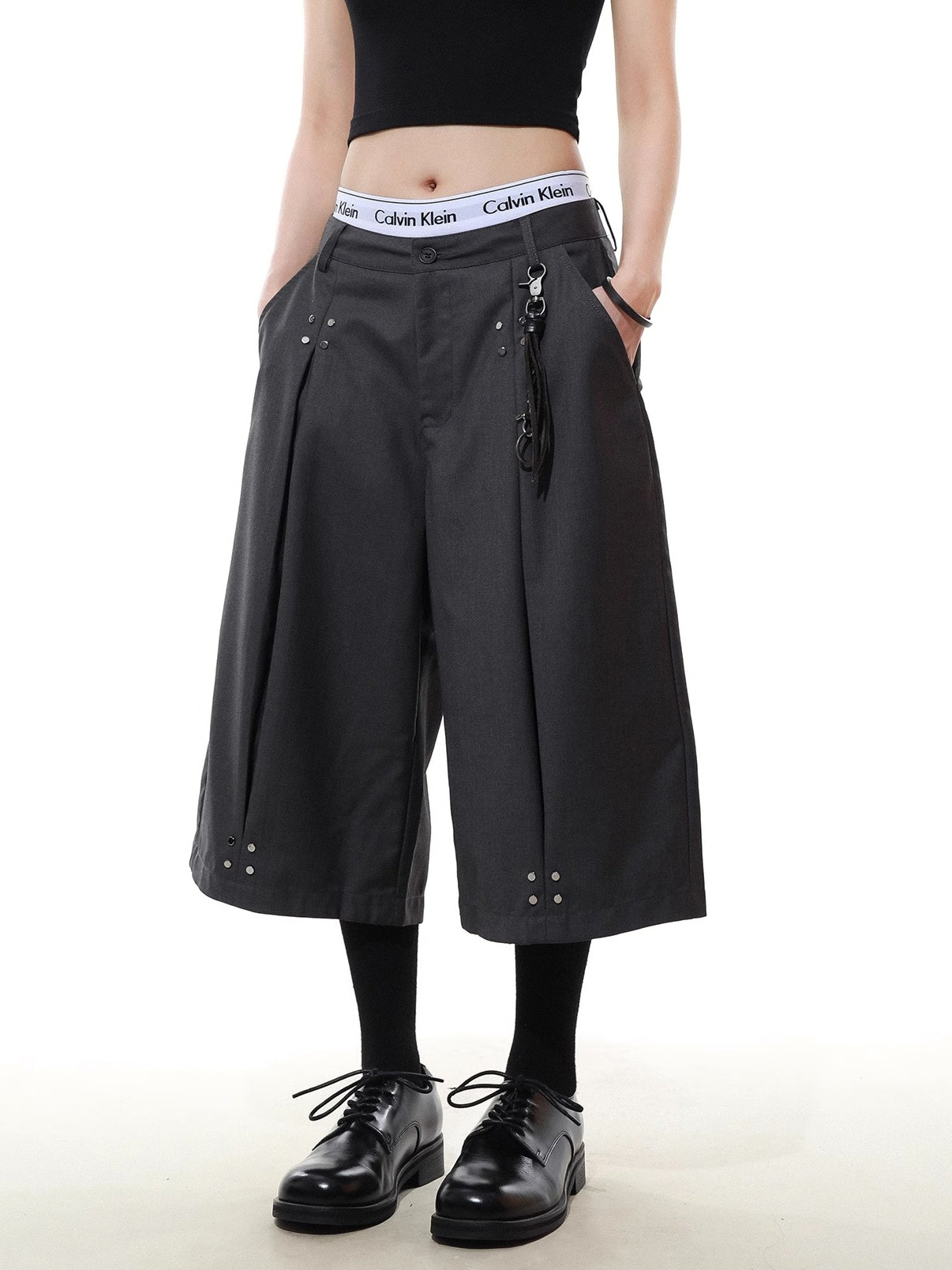 Studs Short Slacks