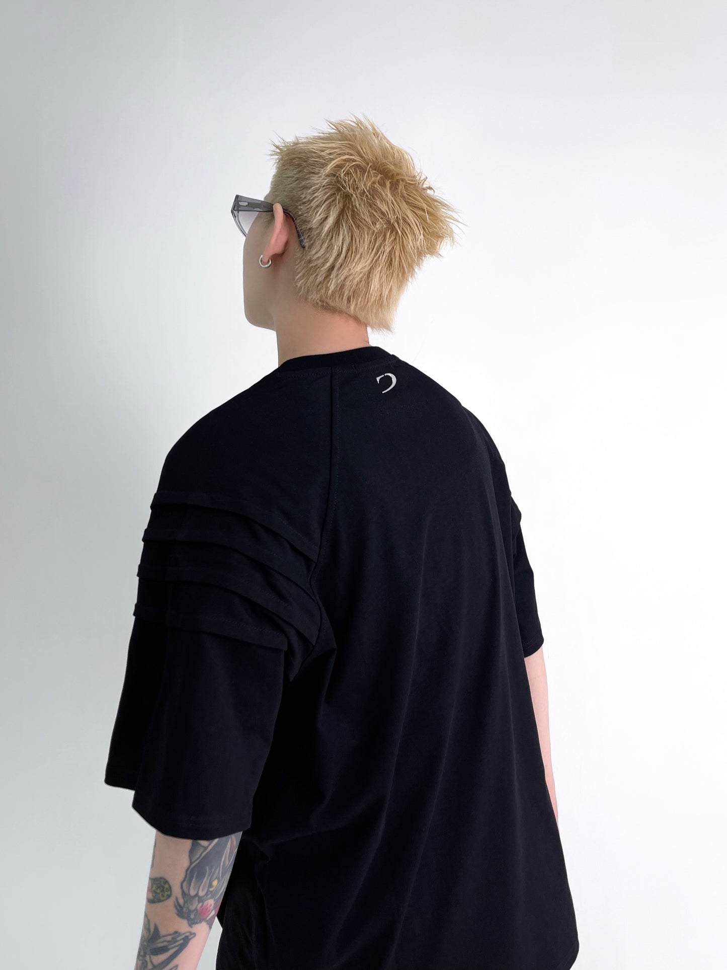 Metal Backle T-shirt (2color)